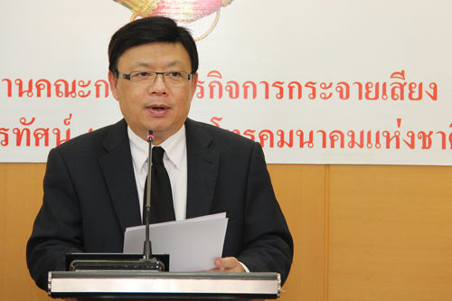 เลขาธิการ กสทช. เผยขณะนี้โอเปอเรเตอร์แก้ไขปัญหา SMS VIRUS ได้แล้ว ผู้ใช้มือถือที่ได้รับความเสียหายจากกรณีนี้ โอเปอเรเตอร์ยกเว้นค่าใช้บริการในส่วนนี้ให้ และสามารถดาวน์โหลด Application ชื่อ AIS Malware Remover มาตรวจสอบและกำจัดมัลแวร์ได้