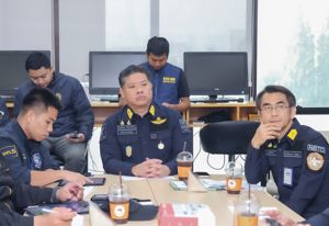 สำนักงาน กสทช. บุกจับกล้องวงจรปิดเถื่อนกลางกรุง ยึดของกลางประมาณ 1 แสนชุด และซิมเถื่อนต่างประเทศกว่า 2 หมื่นซิม มูลค่ารวมประมาณ 100 ล้านบาท เตือนผู้ขายไม่มีใบอนุญาตเสี่ยงโทษหนักทั้งจำทั้งปรับ